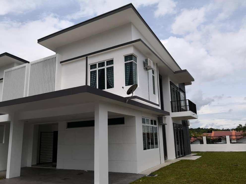 Johor Desaru Beach Bungalow Villas Kangkar Chemaran エクステリア 写真