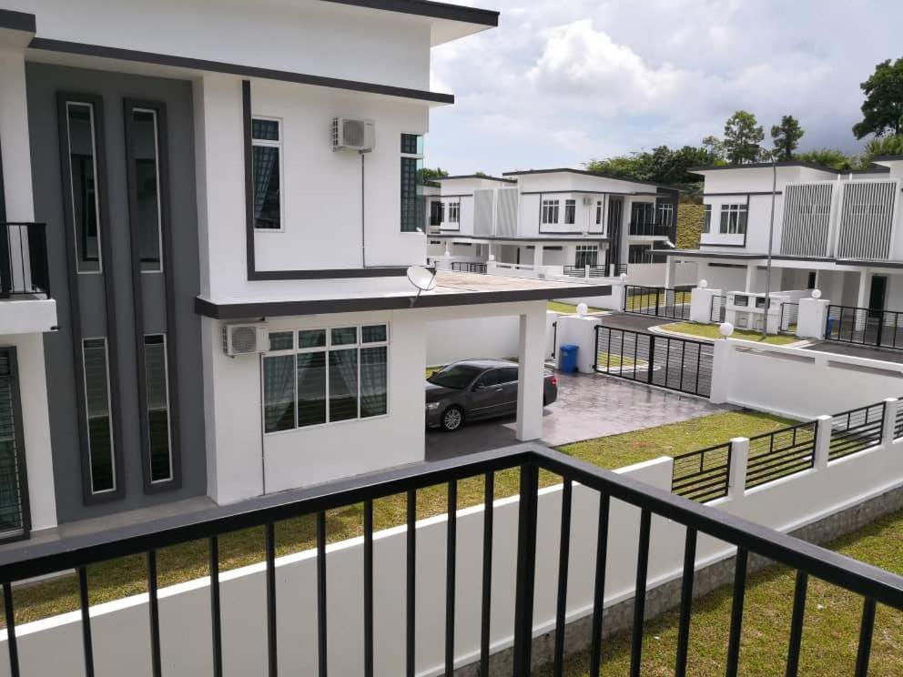 Johor Desaru Beach Bungalow Villas Kangkar Chemaran エクステリア 写真